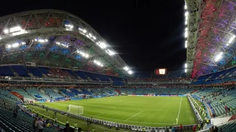 巴林测试前夕，梅赛德斯W16闪耀登场，2025年一级方程式新战将瞩目亮相