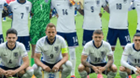 CBA夜战高潮迭起，屡现逆袭奇迹，三冠王与首败者共竞技场